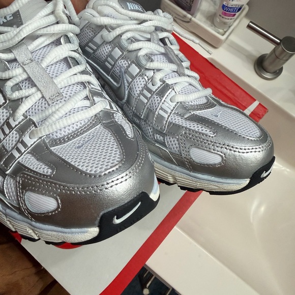 Nike p6000 (metallic silver) blue tint - Picture 2 of 12